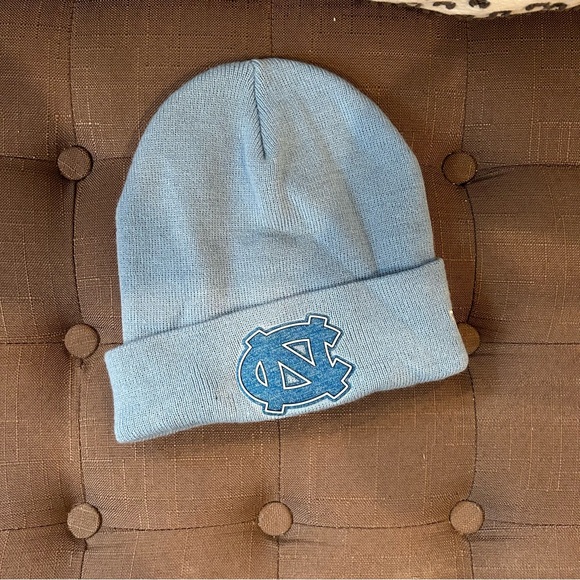 set of 2 UNC winter hats - Picture 1 of 3